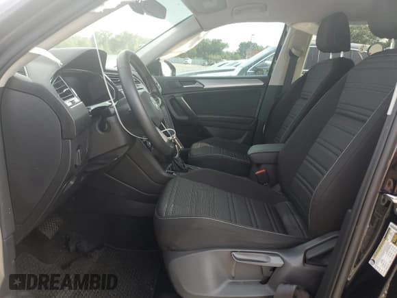 ✅ 2022 Volkswagen Tiguan S • VIN: 3VV1B7AX9NM144607 • Lot: 55932485. Wystawiony na Copart z przebiegiem 25 349 mil. Bezpłatny archiwum sprzedaży aukcyjnych z USA i szczegółowy raport historii pojazdu na DreamBid. Zdjęcie 7.