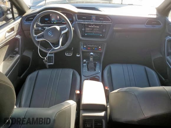 ✅ 2023 Volkswagen Tiguan SE R-Line Black • VIN: 3VVCB7AX7PM065464 • Лот: 71364395. Опубликован ранее на Copart с пробегом 20 505 миль. Бесплатный доступ к архиву аукционных продаж из США и подробный отчёт об истории автомобиля на DreamBid. Изображение 8.