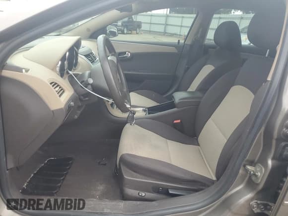 ✅ 2011 Chevrolet Malibu 1LS • VIN: 1G1ZB5E12BF232415 • Lot: 65534654. Listed on Copart with 110,594 mi. Free auction sales archive from the USA and detailed vehicle history report at DreamBid. Image 7.