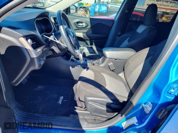 ✅ 2018 Jeep Cherokee Latitude • VIN: 1C4PJLCB9JD540385 • Lot: 90991315. Wystawiony na Copart z przebiegiem 130 580 mil. Bezpłatny archiwum sprzedaży aukcyjnych z USA i szczegółowy raport historii pojazdu na DreamBid. Zdjęcie 7.