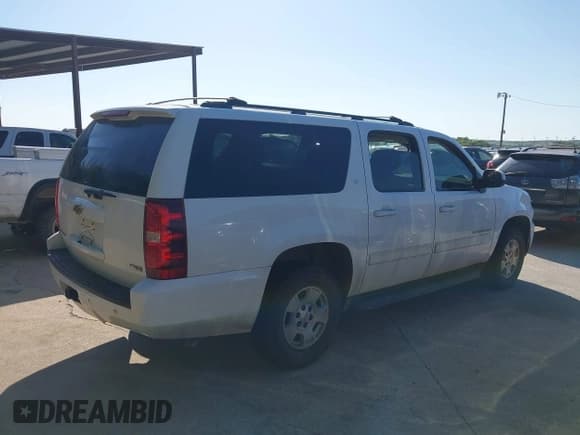 ✅ 2011 Chevrolet Suburban LT • VIN: 1GNSCJE06BR309881 • Lot: 42577452. Listed on IAAI with 254,073 mi. Free auction sales archive from the USA and detailed vehicle history report at DreamBid. Image 13.