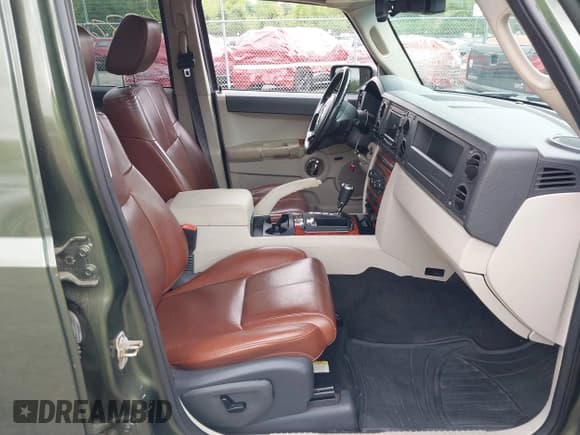 ✅ 2006 Jeep Commander Limited • VIN: 1J8HG58266C314494 • Lot: 42272830. Wystawiony na IAAI z przebiegiem 185 049 mil. Bezpłatny archiwum sprzedaży aukcyjnych z USA i szczegółowy raport historii pojazdu na DreamBid. Zdjęcie 5.