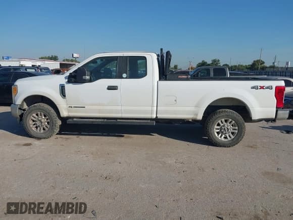 ✅ 2017 Ford F-250 XLT • VIN: 1FT7X2BT2HEE01996 • Lot: 43430590. Listed on IAAI with 187,022 mi. Free auction sales archive from the USA and detailed vehicle history report at DreamBid. Image 14.