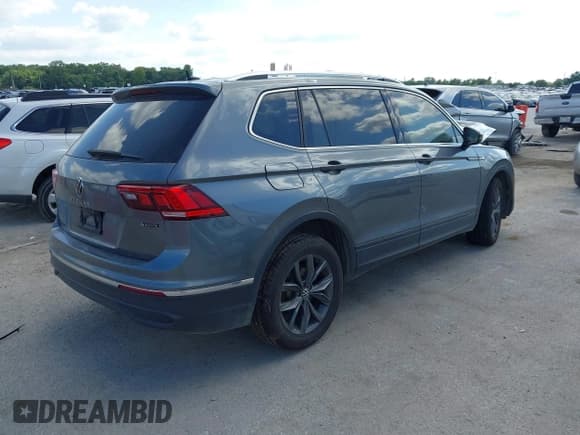 ✅ 2022 Volkswagen Tiguan SE • VIN: 3VV2B7AX7NM125459 • Лот: 43043601. Опубликован ранее на IAAI с пробегом 58 638 миль. Бесплатный доступ к архиву аукционных продаж из США и подробный отчёт об истории автомобиля на DreamBid. Изображение 4.