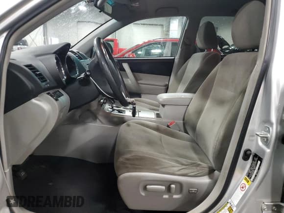 ✅ 2012 Toyota Highlander SE • VIN: 5TDBK3EH4CS165165 • Lot: 85186345. Listed on Copart with 190,855 mi. Free auction sales archive from the USA and detailed vehicle history report at DreamBid. Image 7.