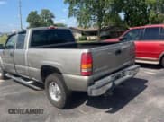 ✅ 2002 Chevrolet Silverado 2500 LS • VIN: 1GCGK29U82Z299620 • Lot: 69297405. Wystawiony na Copart z przebiegiem Nie podano. Bezpłatny archiwum sprzedaży aukcyjnych z USA i szczegółowy raport historii pojazdu na DreamBid. Zdjęcie 3.