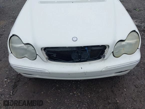 ✅ 2003 Mercedes-Benz C 240 • VIN: WDBRF61J63F390375 • Lot: 42207848. Wystawiony na IAAI z przebiegiem Nie podano. Bezpłatny archiwum sprzedaży aukcyjnych z USA i szczegółowy raport historii pojazdu na DreamBid. Zdjęcie 6.