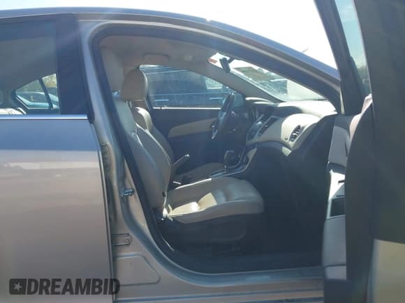 ✅ 2015 Chevrolet Cruze LT • VIN: 1G1PE5SBXF7102376 • Lot: 43539104. Listed on IAAI with 83,547 mi. Free auction sales archive from the USA and detailed vehicle history report at DreamBid. Image 5.