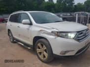 ✅ 2011 Toyota Highlander Limited • VIN: 5TDYK3EH9BS034337 • Lot: 42076598. Listed on IAAI with 174,100 mi. Free auction sales archive from the USA and detailed vehicle history report at DreamBid. Image 6.