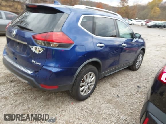 ✅ 2017 Nissan Rogue SV • VIN: KNMAT2MV0HP601635 • Lot: 43634329. Wystawiony na IAAI z przebiegiem 195 900 mil. Bezpłatny archiwum sprzedaży aukcyjnych z USA i szczegółowy raport historii pojazdu na DreamBid. Zdjęcie 4.