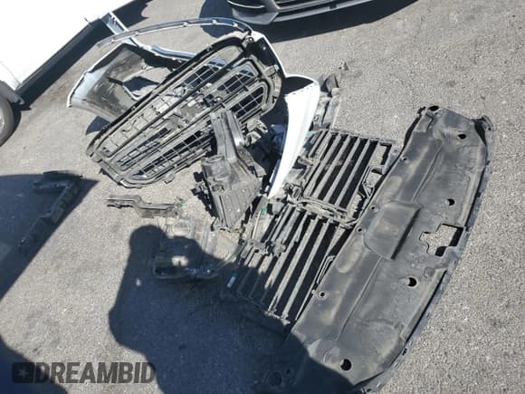 ✅ 2018 GMC Yukon XL SLT • VIN: 1GKS1GKC8JR346627 • Lot: 61611805. Listed on Copart with 106,194 mi. Free auction sales archive from the USA and detailed vehicle history report at DreamBid. Image 12.