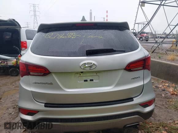2017 Hyundai Santa Fe 2.4L z VIN 5XYZT3LB1HG437508, wystawiony jako IAAI lot #43278655 z przebiegiem 104 863 mil mil oraz . Historia ofert i sprzedaży dostępna na DreamBid. Obrazek 16.