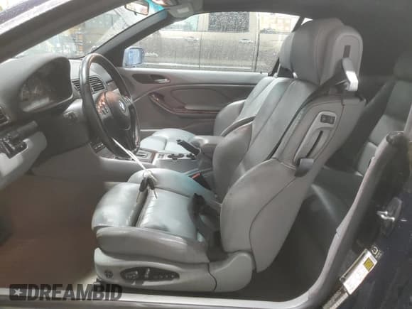 ✅ 2005 BMW 3 Series 325Ci • VIN: WBABW33435PL36714 • Lot: 82758955. Wystawiony na Copart z przebiegiem 172 799 mil. Bezpłatny archiwum sprzedaży aukcyjnych z USA i szczegółowy raport historii pojazdu na DreamBid. Zdjęcie 7.