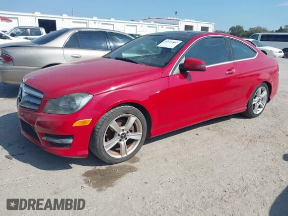 ✅ 2013 Mercedes-Benz C 250 • VIN: WDDGJ4HB0DF977768 • Lot: 41521807. Wystawiony na IAAI z przebiegiem Nie podano. Bezpłatny archiwum sprzedaży aukcyjnych z USA i szczegółowy raport historii pojazdu na DreamBid. Zdjęcie 2.
