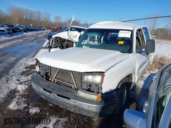 ✅ 2006 Chevrolet Silverado 1500 • VIN: 1GBHC23246F128626 • Лот: 41574542. Опубликован ранее на IAAI с пробегом Не указан. Бесплатный доступ к архиву аукционных продаж из США и подробный отчёт об истории автомобиля на DreamBid. Изображение 2.