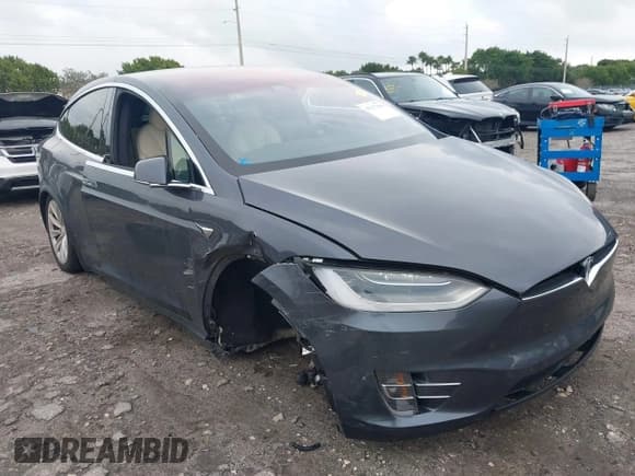 ✅ 2020 Tesla Model X Long Range • VIN: 5YJXCAE21LF233168 • Lot: 41357086. Wystawiony na IAAI z przebiegiem Nie podano. Bezpłatny archiwum sprzedaży aukcyjnych z USA i szczegółowy raport historii pojazdu na DreamBid. Zdjęcie 1.
