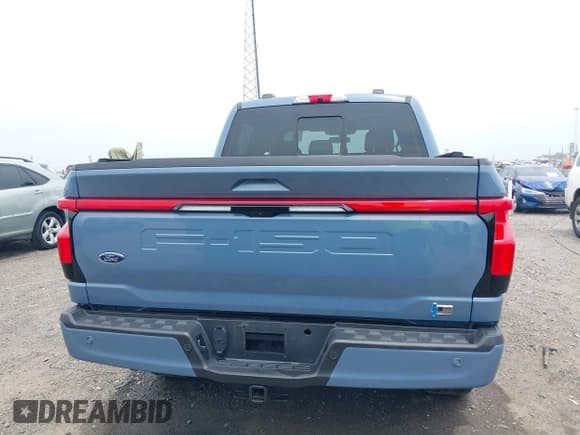 ✅ 2023 Ford F-150 Lightning Pro • VIN: 1FT6W1EVXPWG53591 • Лот: 42249385. Опубликован ранее на IAAI с пробегом 17 892 миль. Бесплатный доступ к архиву аукционных продаж из США и подробный отчёт об истории автомобиля на DreamBid. Изображение 16.