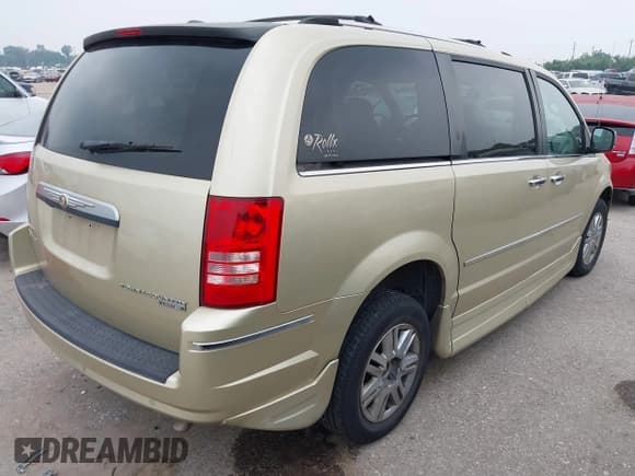 ✅ 2010 Chrysler Town & Country Limited • VIN: 2A4RR7DX5AR361352 • Lot: 39364282. Wystawiony na IAAI z przebiegiem 98 942 mil. Bezpłatny archiwum sprzedaży aukcyjnych z USA i szczegółowy raport historii pojazdu na DreamBid. Zdjęcie 4.