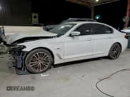 ✅ 2023 BMW 5 Series 530e • VIN: WBA13AG05PCL84810 • Lot: 89890295. Wystawiony na Copart z przebiegiem 80 915 mil. Bezpłatny archiwum sprzedaży aukcyjnych z USA i szczegółowy raport historii pojazdu na DreamBid. Zdjęcie 1.