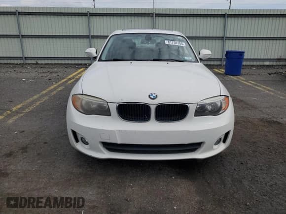 ✅ 2013 BMW 1 Series 128i • VIN: WBAUP9C5XDVS94599 • Lot: 81758165. Wystawiony na Copart z przebiegiem 143 970 mil. Bezpłatny archiwum sprzedaży aukcyjnych z USA i szczegółowy raport historii pojazdu na DreamBid. Zdjęcie 5.