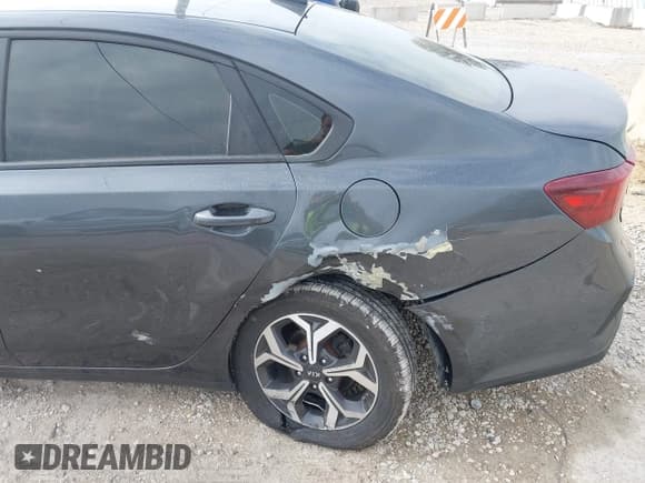 ✅ 2021 Kia Forte LXS • VIN: 3KPF24AD8ME332004 • Lot: 42069968. Wystawiony na IAAI z przebiegiem 74 758 mil. Bezpłatny archiwum sprzedaży aukcyjnych z USA i szczegółowy raport historii pojazdu na DreamBid. Zdjęcie 6.