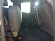 ✅ 2020 Chevrolet Silverado 1500 Custom • VIN: 1GCRYBEF9LZ105676 • Lot: 69031005. Wystawiony na Copart z przebiegiem 73 315 mil. Bezpłatny archiwum sprzedaży aukcyjnych z USA i szczegółowy raport historii pojazdu na DreamBid. Zdjęcie 10.