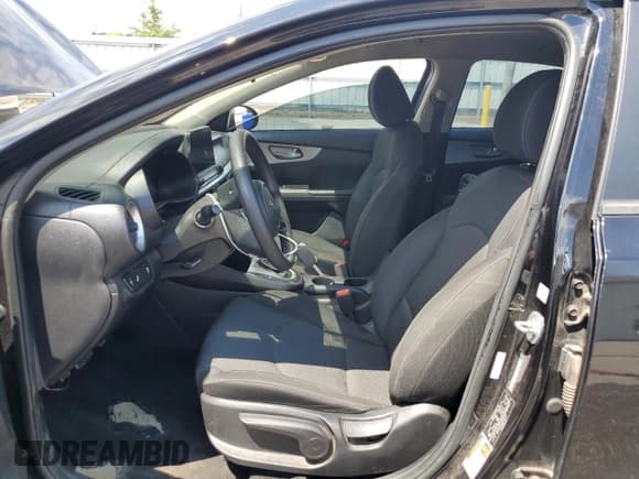 ✅ 2022 Kia Forte LXS • VIN: 3KPF24AD4NE419027 • Lot: 68458095. Wystawiony na Copart z przebiegiem 89 211 mil. Bezpłatny archiwum sprzedaży aukcyjnych z USA i szczegółowy raport historii pojazdu na DreamBid. Zdjęcie 7.