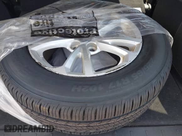 2017 Chevrolet Equinox LT z VIN 2GNALCEK1H1573682, wystawiony jako IAAI lot #43076822 z przebiegiem 111 745 mil mil oraz . Historia ofert i sprzedaży dostępna na DreamBid. Obrazek 18.