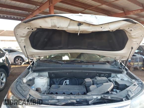 ✅ 2011 Kia Sorento LX • VIN: 5XYKTCA11BG142959 • Lot: 43588760. Listed on IAAI with 147,177 mi. Free auction sales archive from the USA and detailed vehicle history report at DreamBid. Image 10.