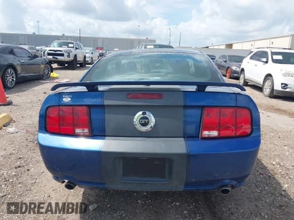 ✅ 2007 Ford Mustang GT Deluxe • VIN: 1ZVHT82H475204791 • Lot: 42728878. Listed on IAAI with 109,428 mi. Free auction sales archive from the USA and detailed vehicle history report at DreamBid. Image 17.