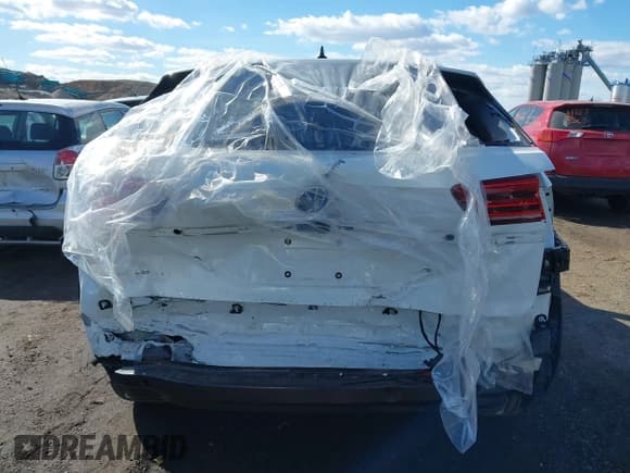 ✅ 2022 Volkswagen Atlas SE • VIN: 1V2JE2CAXNC211975 • Lot: 41668404. Wystawiony na IAAI z przebiegiem 17 983 mil. Bezpłatny archiwum sprzedaży aukcyjnych z USA i szczegółowy raport historii pojazdu na DreamBid. Zdjęcie 16.