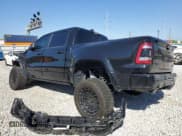 ✅ 2023 Ram 1500 TRX • VIN: 1C6SRFU90PN504806 • Lot: 81990255. Wystawiony na Copart z przebiegiem 59 966 mil. Bezpłatny archiwum sprzedaży aukcyjnych z USA i szczegółowy raport historii pojazdu na DreamBid. Zdjęcie 2.