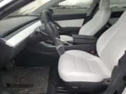 ✅ 2019 Tesla Model 3 Mid Range • VIN: 5YJ3E1EA2KF402631 • Lot: 93189805. Wystawiony na Copart z przebiegiem 59 412 mil. Bezpłatny archiwum sprzedaży aukcyjnych z USA i szczegółowy raport historii pojazdu na DreamBid. Zdjęcie 7.