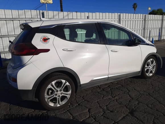 2017 Chevrolet Bolt EV LT z VIN 1G1FW6S05H4149106, wystawiony jako Copart lot #80411933 z przebiegiem 66 814 mil mil oraz . Historia ofert i sprzedaży dostępna na DreamBid. Obrazek 3.