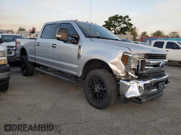 ✅ 2019 Ford F-250 XL • VIN: 1FT7W2B63KEE88263 • Lot: 81849895. Wystawiony na Copart z przebiegiem 89 274 mil. Bezpłatny archiwum sprzedaży aukcyjnych z USA i szczegółowy raport historii pojazdu na DreamBid. Zdjęcie 4.