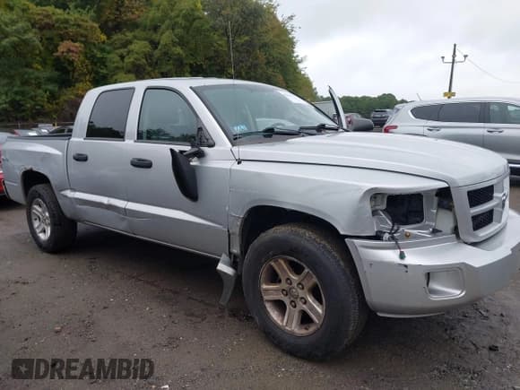 ✅ 2010 Dodge Dakota Bighorn/Lonestar • VIN: 1D7CW3GKXAS225851 • Lot: 43211752. Wystawiony na IAAI z przebiegiem 178 473 mil. Bezpłatny archiwum sprzedaży aukcyjnych z USA i szczegółowy raport historii pojazdu na DreamBid. Zdjęcie 6.