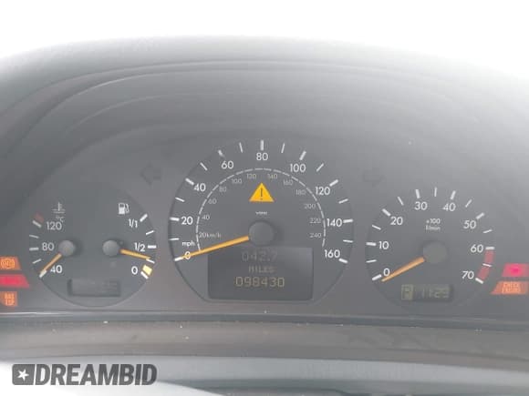 ✅ 2000 Mercedes-Benz CLK 320/430 • VIN: WDBLJ65G7YF157342 • Lot: 43689025. Wystawiony na IAAI z przebiegiem 98 430 mil. Bezpłatny archiwum sprzedaży aukcyjnych z USA i szczegółowy raport historii pojazdu na DreamBid. Zdjęcie 7.