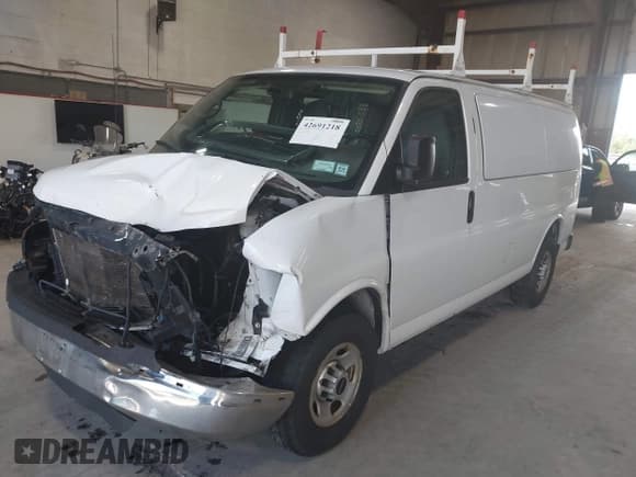 ✅ 2015 GMC Savana • VIN: 1GTW7FCG5F1126715 • Lot: 42691218. Wystawiony na IAAI z przebiegiem 290 782 mil. Bezpłatny archiwum sprzedaży aukcyjnych z USA i szczegółowy raport historii pojazdu na DreamBid. Zdjęcie 17.