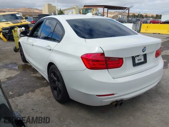 ✅ 2014 BMW 3 Series 328i • VIN: WBA3C1C59EK107056 • Lot: 42778687. Listed on IAAI with 106,786 mi. Free auction sales archive from the USA and detailed vehicle history report at DreamBid. Image 3.