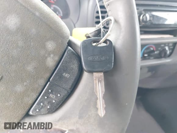 ✅ 2001 Ford F-150 XLT • VIN: 1FTRW07W41KA42743 • Лот: 42605714. Опубликован ранее на IAAI с пробегом 254 360 миль. Бесплатный доступ к архиву аукционных продаж из США и подробный отчёт об истории автомобиля на DreamBid. Изображение 11.