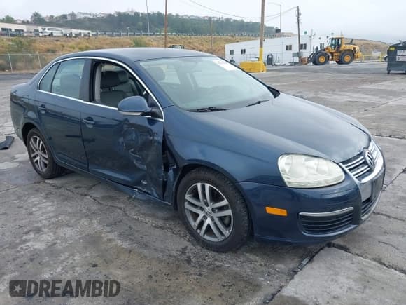 ✅ 2006 Volkswagen Jetta 2.5L • VIN: 3VWRG71K66M670828 • Лот: 40401533. Опубликован ранее на IAAI с пробегом 253 586 миль. Бесплатный доступ к архиву аукционных продаж из США и подробный отчёт об истории автомобиля на DreamBid. Изображение 1.
