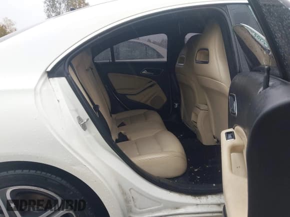 ✅ 2014 Mercedes-Benz CLA 250 • VIN: WDDSJ4GB7EN139255 • Lot: 43564945. Wystawiony na IAAI z przebiegiem Nie podano. Bezpłatny archiwum sprzedaży aukcyjnych z USA i szczegółowy raport historii pojazdu na DreamBid. Zdjęcie 8.