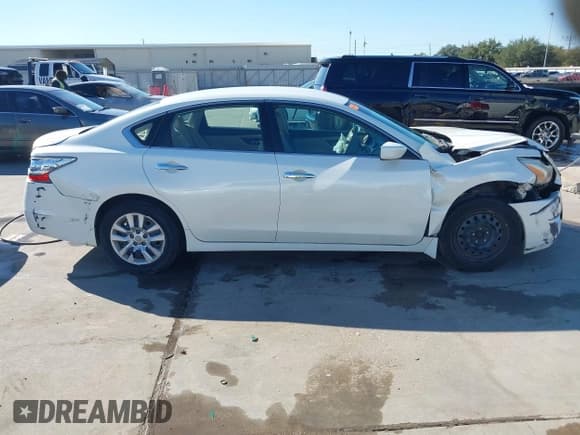 ✅ 2015 Nissan Altima SV • VIN: 1N4AL3AP5FC579704 • Lot: 43518349. Wystawiony na IAAI z przebiegiem 157 687 mil. Bezpłatny archiwum sprzedaży aukcyjnych z USA i szczegółowy raport historii pojazdu na DreamBid. Zdjęcie 13.