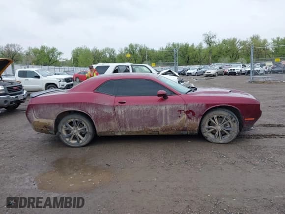 ✅ 2022 Dodge Challenger SXT • VIN: 2C3CDZGG4NH172239 • Lot: 42153079. Wystawiony na IAAI z przebiegiem 60 296 mil. Bezpłatny archiwum sprzedaży aukcyjnych z USA i szczegółowy raport historii pojazdu na DreamBid. Zdjęcie 13.