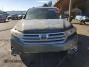 ✅ 2012 Toyota Highlander SE • VIN: 5TDZK3EHXCS066994 • Lot: 90891545. Wystawiony na Copart z przebiegiem Nie podano. Bezpłatny archiwum sprzedaży aukcyjnych z USA i szczegółowy raport historii pojazdu na DreamBid. Zdjęcie 5.