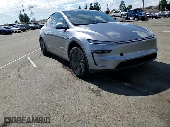 ✅ 2026 Tesla Model Y Long Range • VIN: 7SAYGDED8TF427808 • Lot: 81492525. Listed on Copart with 1,637 mi. Free auction sales archive from the USA and detailed vehicle history report at DreamBid. Image 13.