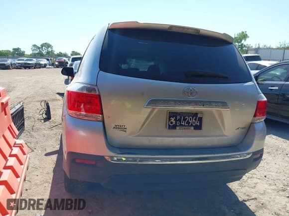 ✅ 2013 Toyota Highlander • VIN: 5TDBK3EH5DS254924 • Lot: 42238997. Wystawiony na IAAI z przebiegiem 150 672 mil. Bezpłatny archiwum sprzedaży aukcyjnych z USA i szczegółowy raport historii pojazdu na DreamBid. Zdjęcie 3.