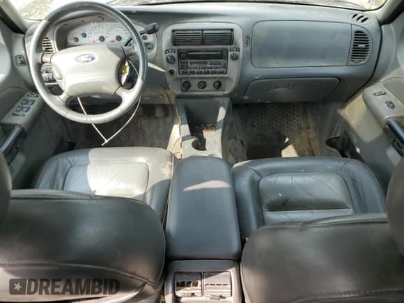 ✅ 2004 Ford Explorer Sport Trac XLS • VIN: 1FMZU77K74UA35463 • Lot: 72048825. Listed on Copart with 177,850 mi. Free auction sales archive from the USA and detailed vehicle history report at DreamBid. Image 8.