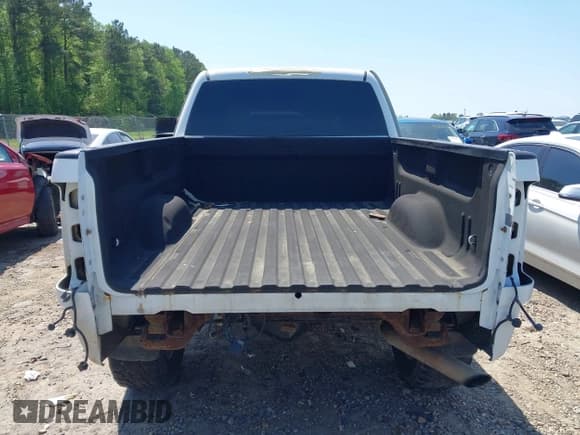 ✅ 2011 GMC Sierra 2500HD SLT • VIN: 1GT121CG1BF266186 • Лот: 42069448. Опубликован ранее на IAAI с пробегом Не указан. Бесплатный доступ к архиву аукционных продаж из США и подробный отчёт об истории автомобиля на DreamBid. Изображение 15.