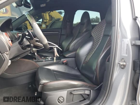 ✅ 2019 Audi RS 3 • VIN: WUABWGFF9KA906868 • Лот: 49898414. Опубликован ранее на Copart с пробегом 42 348 миль. Бесплатный доступ к архиву аукционных продаж из США и подробный отчёт об истории автомобиля на DreamBid. Изображение 7.